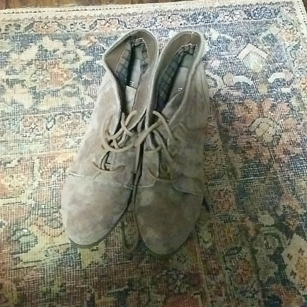 Madden boots worn only twice